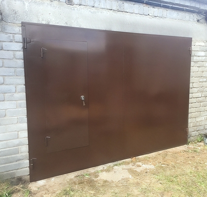 Коричневые гаражные ворота Коричневые гаражные ворота