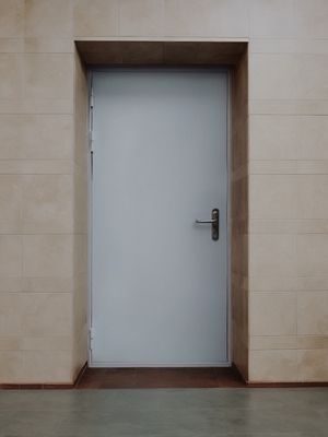 Дверь на запасном выходе Дверь на запасном выходе