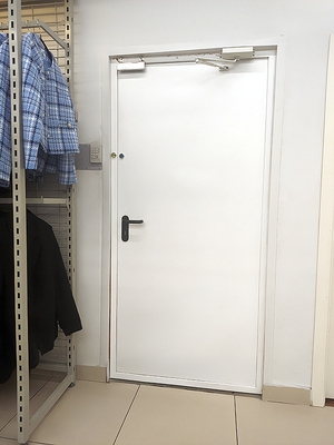 Служебная дверь ei